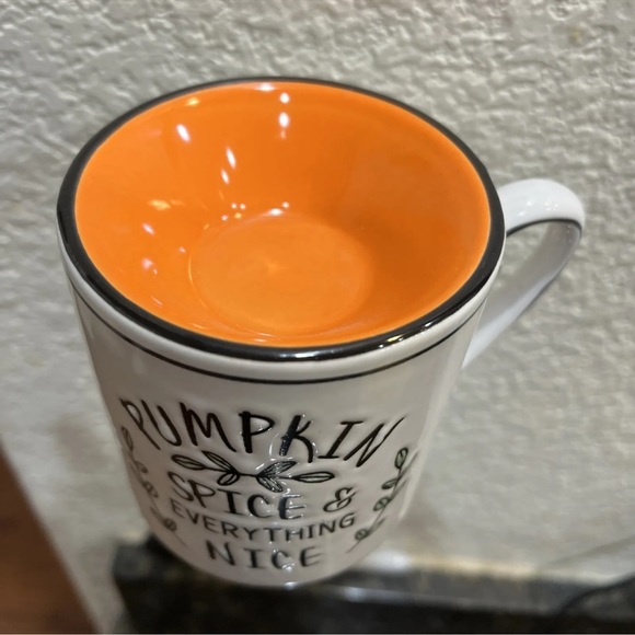 Scentsy pumpkin spice and everything nice warmer - Picture 4 of 5